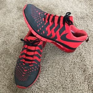 nike fingertrap red